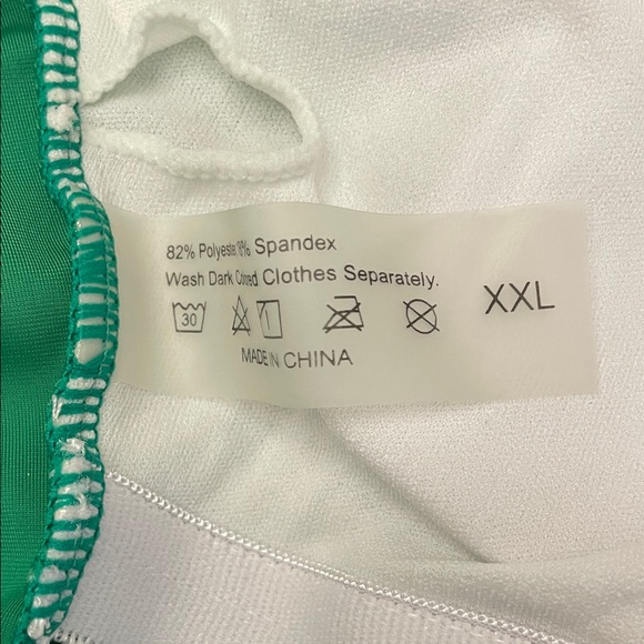 Elegant Green One-Shoulder Bikini - Picture 5 of 9